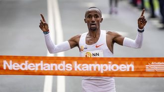 2023-04-16 12:06:47 ROTTERDAM - Abdi Nageeye komt over de finish van de marathon van Rotterdam op 16 april 2023 in Rotterdam, Nederland. ANP SEM VAN DER WAL