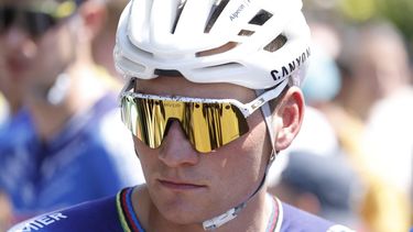 epa13088638 Dutch cyclist Mathieu van der Poel of Alpecin-Premier Tech looks on ahead of the 2nd stage of the Tour de France cyling tour, a 168.5 km race from Tarragone to Barcelona, Spain, 05 July 2026.  EPA/YOAN VALAT