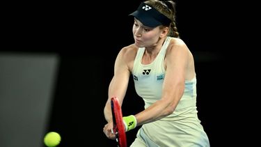 epa12690129 Elena Rybakina of Kazakhstan in action during the women’s semifinal against Jessica Pegula of the USA on day 12 of the 2026 Australian Open tennis tournament in Melbourne, Australia, 29 January 2026.  EPA/JOEL CARRETT  AUSTRALIA AND NEW ZEALAND OUT
