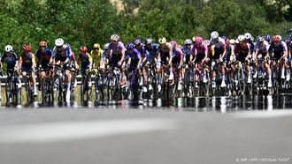 The pack rides at the start of the 6th (out of 9) stage of the fifth edition of the Women's Tour de France cycling race, 153.4 km from Montbrison to Tournon-sur-Rhone, in Montbrison, central-eastern France on August 6, 2026. 
NICOLAS TUCAT / AFP