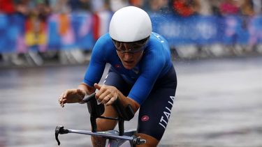 epa11499800 Elisa Longo Borghini of Italy in action during the Women's Individual Time Trial at the Road Cycling competitions in the Paris 2024 Olympic Games, Pont Alexandre III in Paris, France, 27 July 2024.  EPA/YOAN VALAT