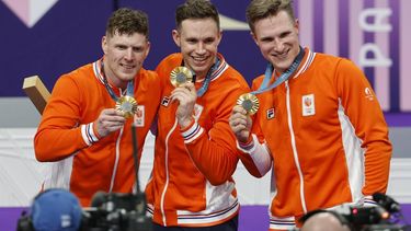 epa11531425 Gold medalists Roy van den Berg, Harrie Lavreysen and Jeffrey Hoogland of the Netherland celebrate during the medal ceremony of the Men's Team Sprint of the Track Cycling competitions in the Paris 2024 Olympic Games, at Saint-Quentin-en-Yvelines Velodrome in Saint-Quentin-en-Yvelines, France, 06 August 2024.  EPA/ERIK S. LESSER