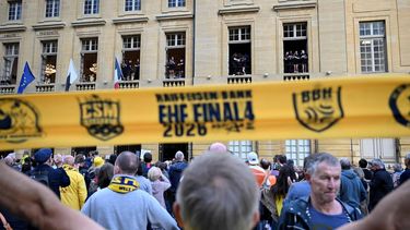 Metz' players and staff celebrate at the City Hall on the Place d'Armes in Metz on June 8, 2026, a day after winning in Budapest the EHF Women's Handball Champions League final match against Gyori Audi ETO KC. 
Jean-Christophe VERHAEGEN / AFP