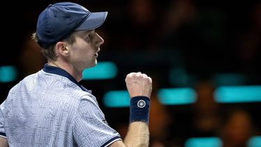 ROTTERDAM - Botic van de Zandschulp (NED) in actie tegen Carlos Alcaraz (ESP) op de tweede dag van het ABN AMRO Open tennistoernooi in Ahoy. ANP SANDER KONING
