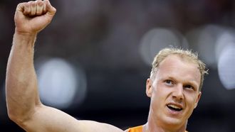 2023-08-25 21:24:01 BOEDAPEST - Rik Taam in actie op de 400 meter van  meerkamp tijdens de zevende dag van de wereldkampioenschappen atletiek. ANP ROBIN VAN LONKHUIJSEN