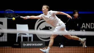 2022-04-16 15:46:34 DEN BOSCH - Arianne Hartono/Demi Schuurs (Nederland) in actie tegen Aliona Bolsova/Rebeka Masarova (Spanje) tijdens de dubbelspelpartij van de kwalificatieronde van de Billie Jean King Cup. De Nederlandse tennisters spelen twee dagen tegen Spanje in de hoop de qualifiers te bereiken. ANP SANDER KONING