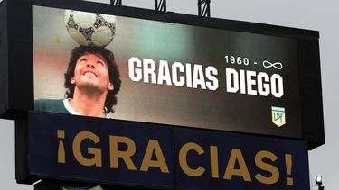epa08852132 The stadium's screen displays a image of Diego Maradona and the legend '1960-infinity Thanks Diego' as part of a tribute to the late football legend during a match between Boca Juniors and Newell's Old Boys for the 2020 Argentine Primera Division, at La Bombonera stadium, in Buenos Aires, 29 November 2020. The Argentine football championship has been renamed to honour the late Diego Maradona.  EPA/ALEJANDRO PAGNI / POOL