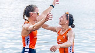 SHANGHAI -  Benthe Boonstra en Roos de Jong in actie tijdens de finale Vrouwen Dubbeltwee op de WK roeien in Shanghai. ANP IRIS VAN DEN BROEK
