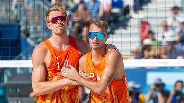 PARIJS - Stefan Boermans en Yorick de Groot in actie tegen Duitsland tijdens de beachvolleybal kwartfinale op de Olympische Spelen. ANP IRIS VAN DEN BROEK