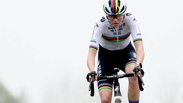 Netherland's Fem Van Empel competes during the women elite race of the Koppenbergcross, the first stage (out of eight) of the X2O Badkamers trophy cyclocross competition, in Oudenaarde on November 1, 2024. 
DAVID PINTENS / Belga / AFP