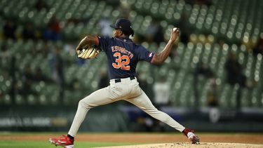 2023-03-12 20:17:50 epa10516567 Jaydenn Estanista of Netherlands in action during the 2023 World Baseball Classic match between Netherlands and Italy at Taichung intercontinental baseball stadium in Taichung, Taiwan, 12 March 2023.  EPA/RITCHIE B. TONGO