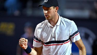 epa11348902 Nicolas Jarry of Chile reacts during his men's singles semi final match against Tommy Paul of USA (not pictured) at the Italian Open tennis tournament in Rome, Italy, 17 May 2024.  EPA/Alessandro Di Meo