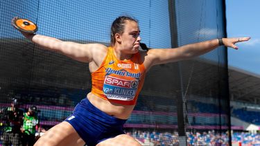 BIRMINGHAM - Jorinde van Klinken in actie op de kwalificatie discuswerpen tijdens derde dag van de EK atletiek. IRIS VAN DEN BROEK / ANP