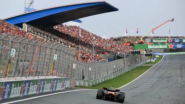 McLaren's Australian driver Oscar Piastri leads during the Formula One Dutch Grand Prix at The Circuit Zandvoort, western Netherlands, on August 31, 2025. 
NICOLAS TUCAT / AFP