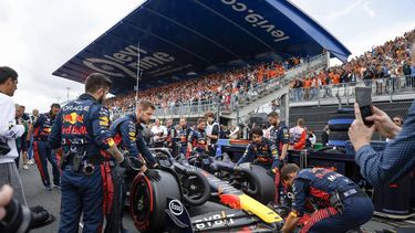 2023-08-27 14:20:19 ZANDVOORT - De Red Bull van Max Verstappen op de grid voorafgaand aan de F1 Grand Prix van Nederland op het Circuit van Zandvoort op 27 augustus 2023 in Zandvoort, Nederland. ANP REMKO DE WAAL