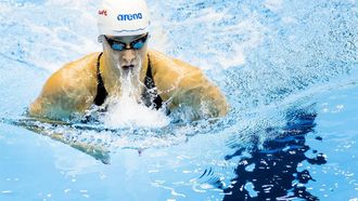 2023-07-30 11:27:21 FUKUOKA - Tes Schouten in actie de 4 x 100 wissel vrouwen tijdens de achtste en tevens laatste dag van het WK Zwemmen in Japan. ANP KOEN VAN WEEL