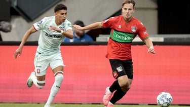 NIJMEGEN - (l-r) Younes Taha of FC Twente, Lars Olden Larsen of NEC Nijmegen tijdens de Nederlandse Eredivisie wedstrijd tussen NEC en FC Twente in De Goffert op 10 augustus 2024 in Nijmegen, Nederland. ANP JEROEN PUTMANS